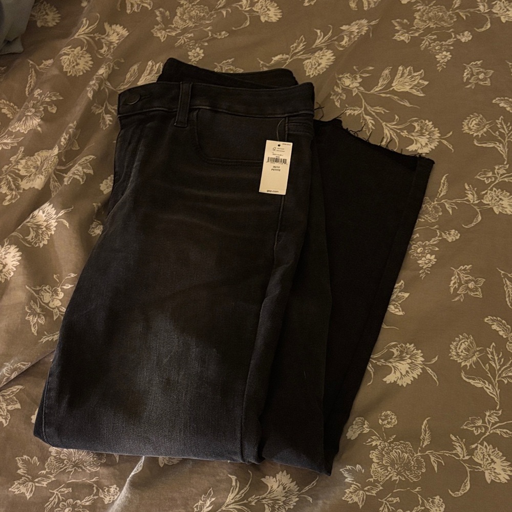 NWT GAP RAW HEM PETITE